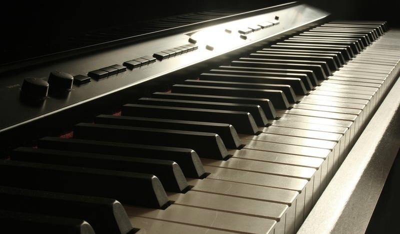 Jak zagrać na keyboardzie? Prosty start dla początkujących