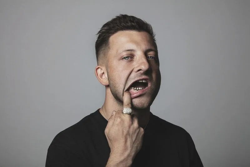 Mr. Polska i „Złote Tarasy” – kto śpiewa ten hit? Kulisy utworu