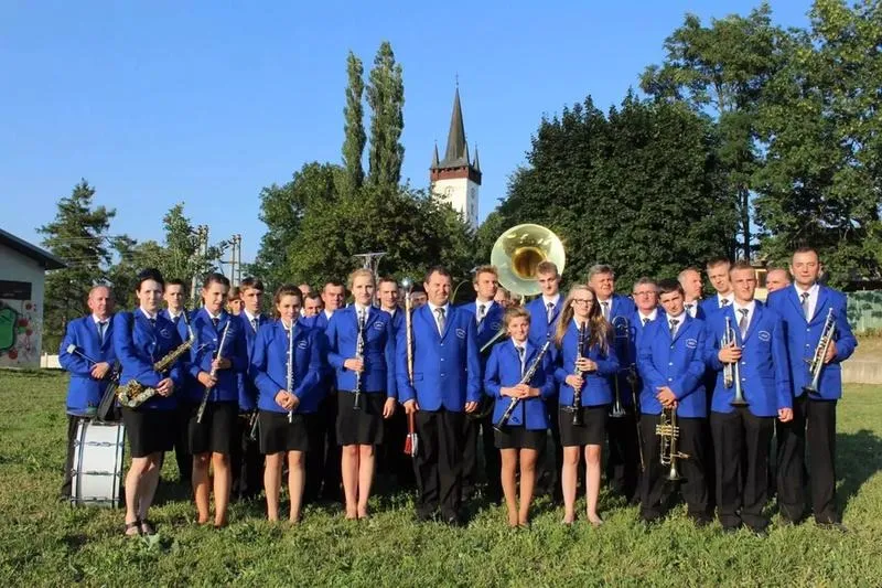 Odkryj magię orkiestry dętej: Jakie instrumenty kształtują jej unikalne brzmienie?