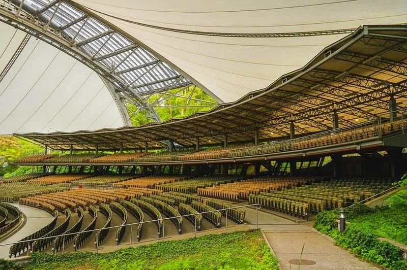 Odkryj Opera Leśna Sopot: Jaką ma pojemność i gdzie najlepiej usiąść?