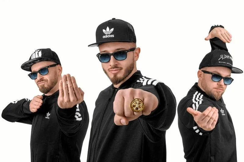 Ona działa na mnie jak – tekst piosenki i historia hitu nagrodzonego diamentem