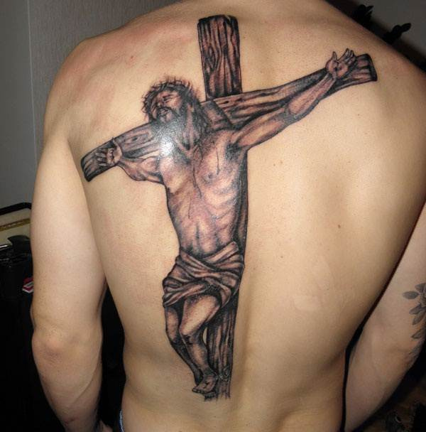 tatuaje de jesus en la cruz