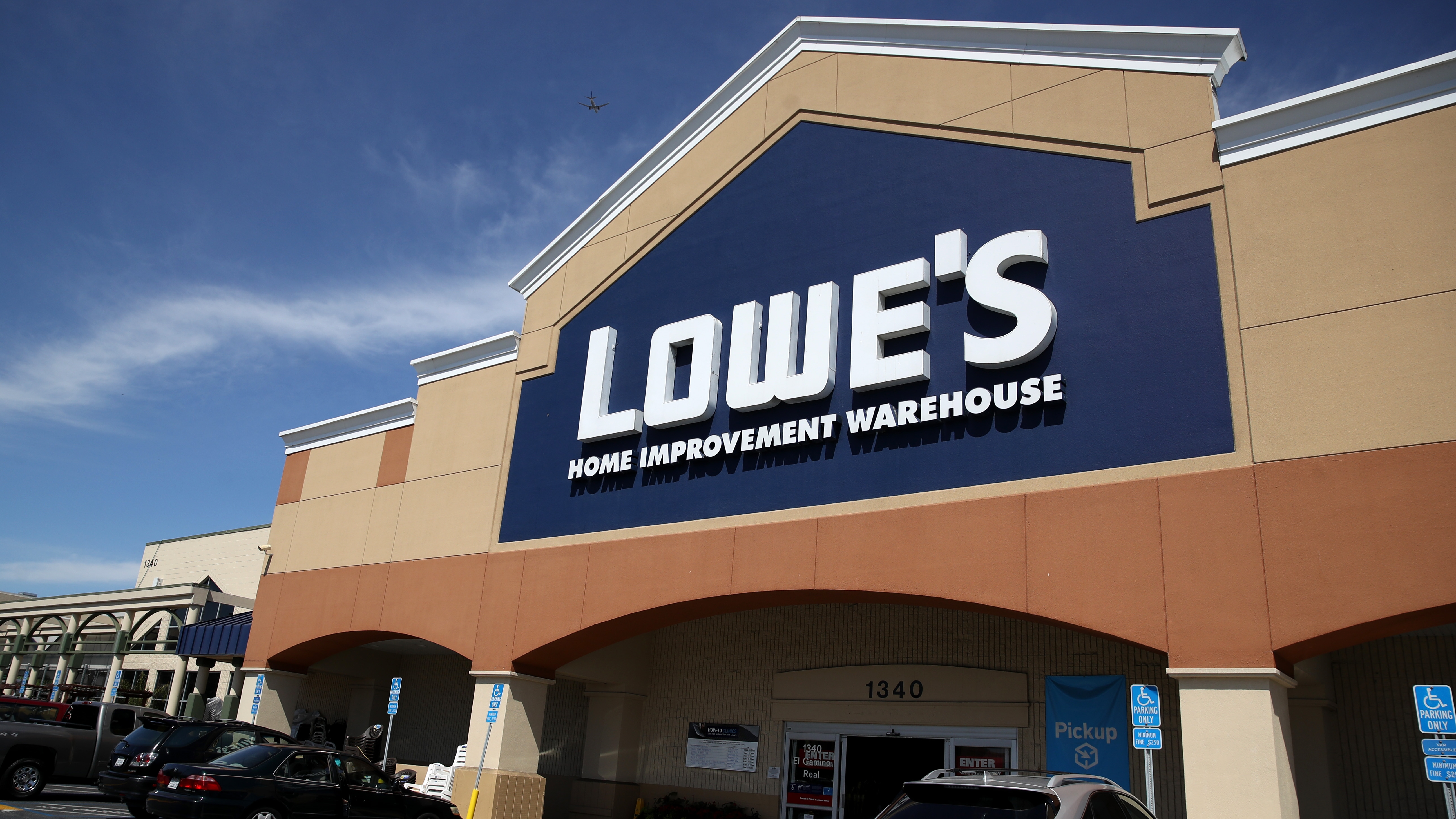 lowes timings on sunday