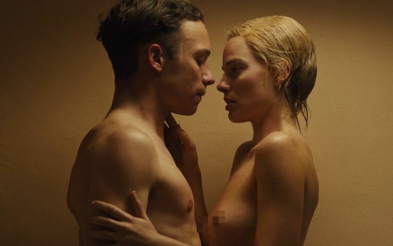 margot robbie naked