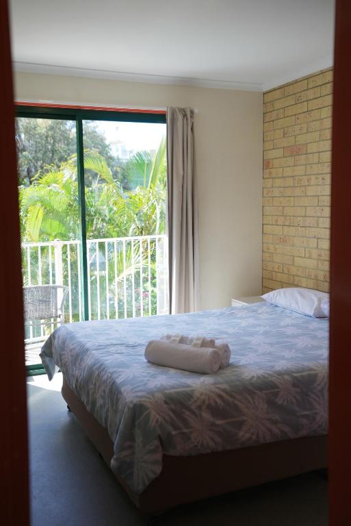 cheap accommodation coolum beach