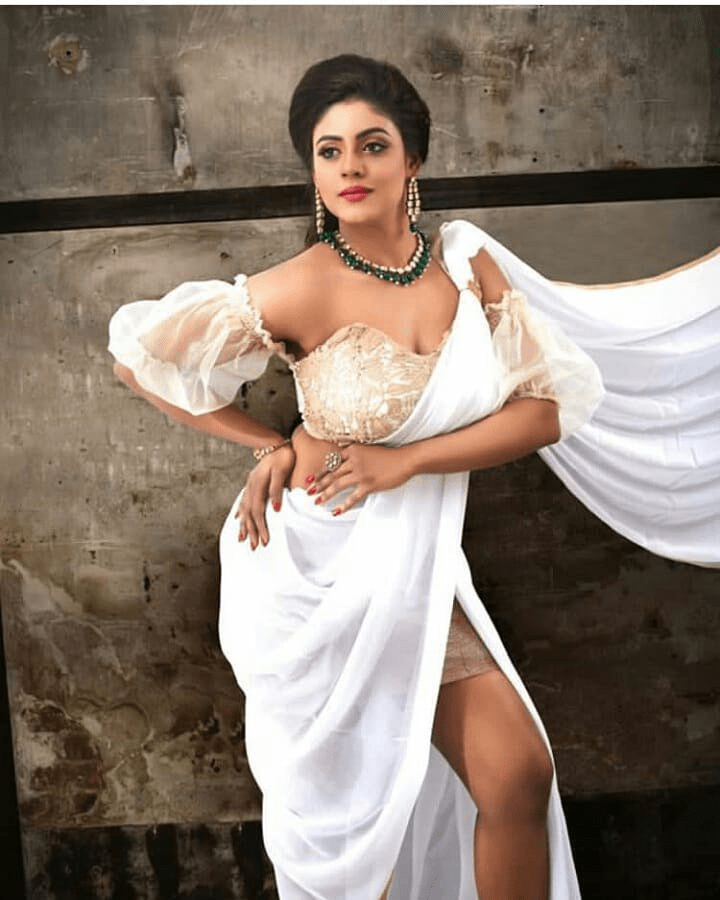 iniya hot photos