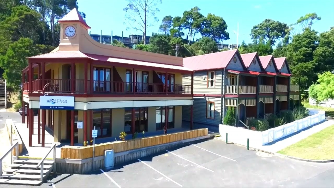 hotels strahan