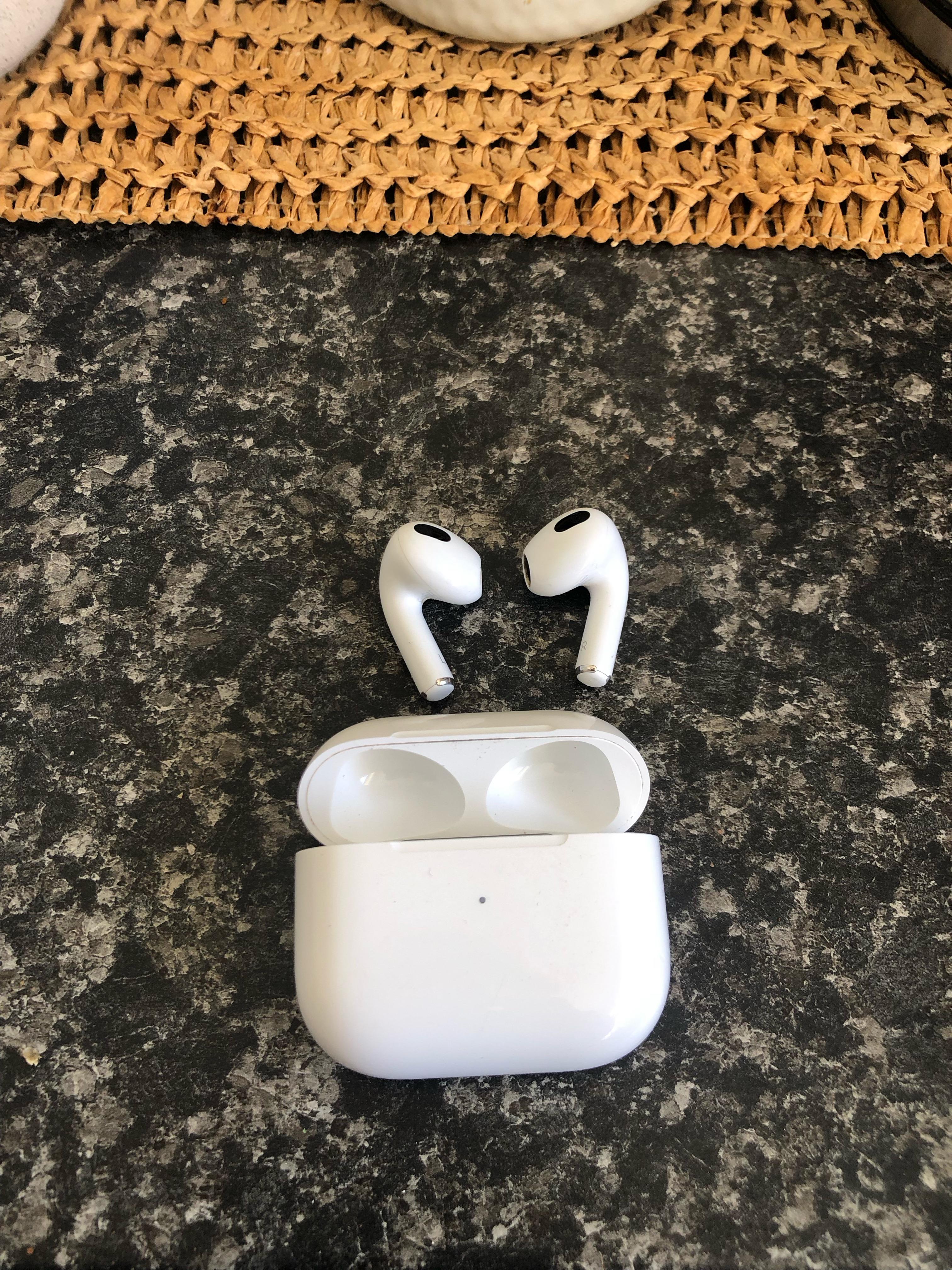 airpods keep falling out