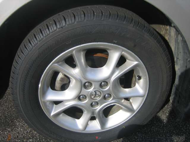 2006 toyota sienna xle tire size