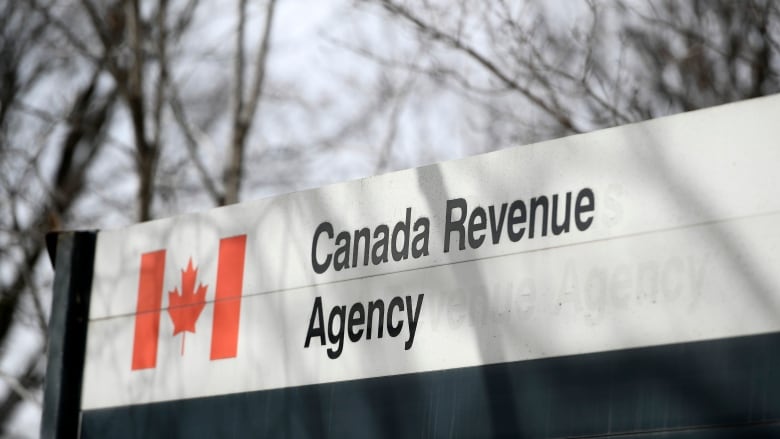 how much do cra employees make