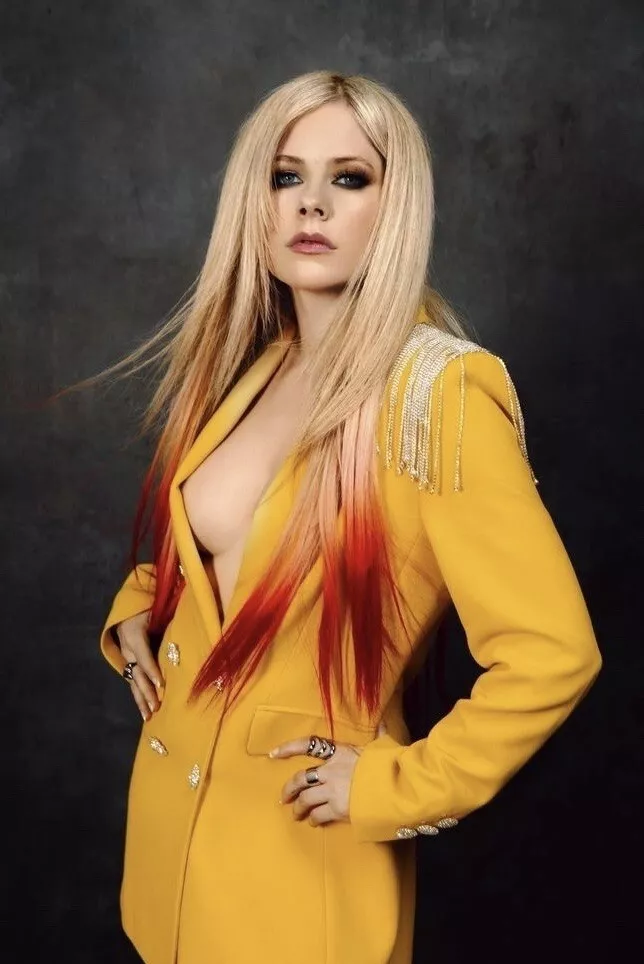 avril lavigne hottest