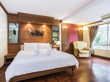 ladyboy friendly hotels bangkok