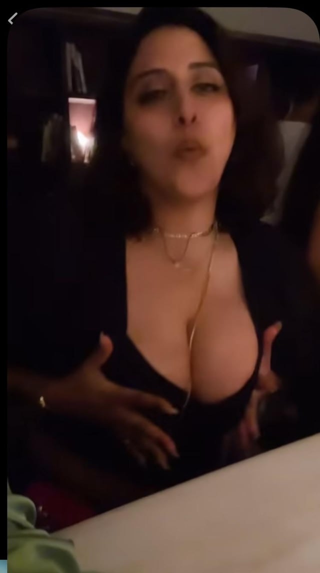 cleavage candid