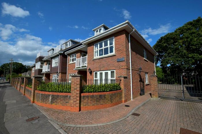 1 bedroom flat to rent new milton