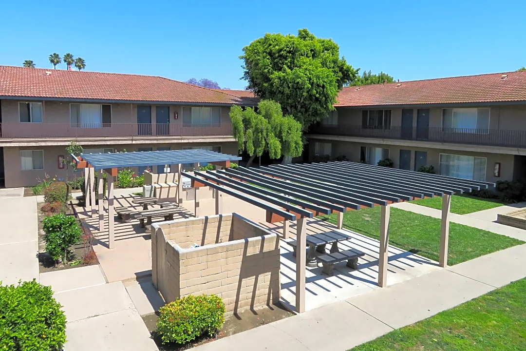 medallion court apartments tustin ca