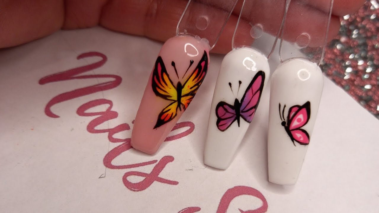 mariposas uñas manos