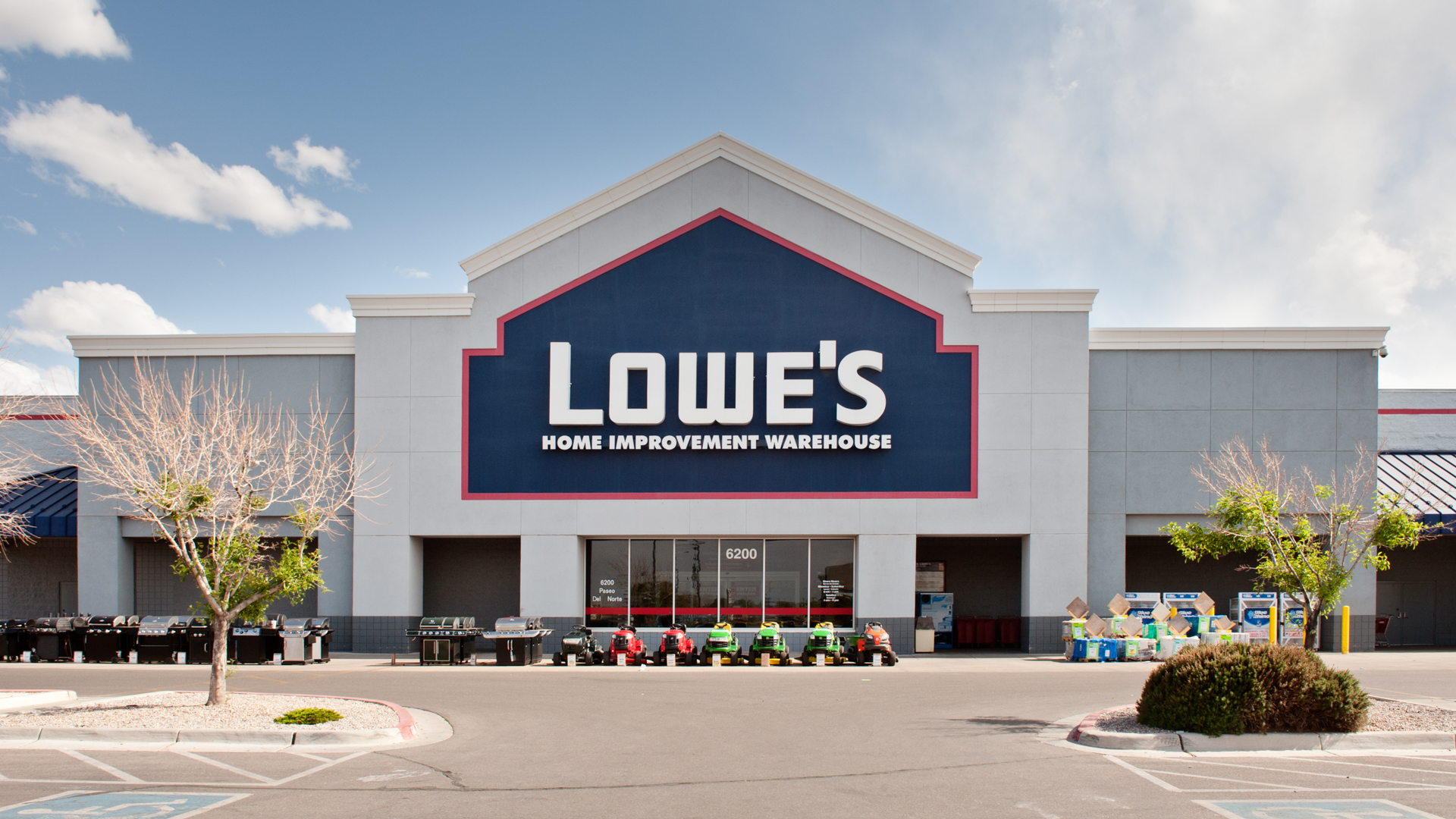 lowes holiday hours