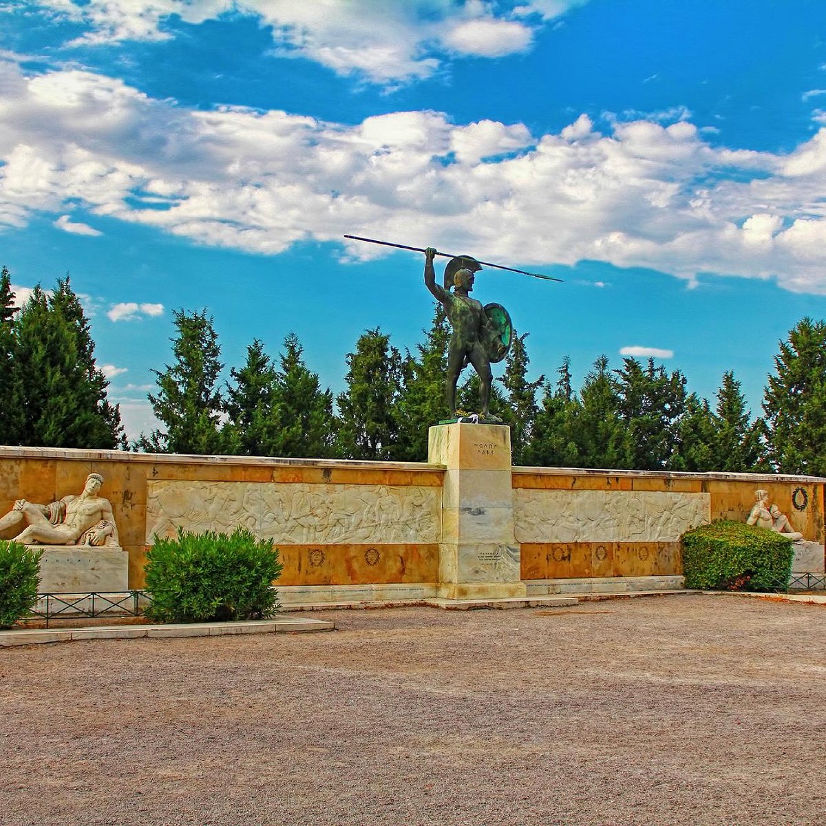 statue of leonidas greece