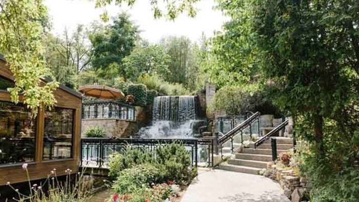 hotels near ancaster mill