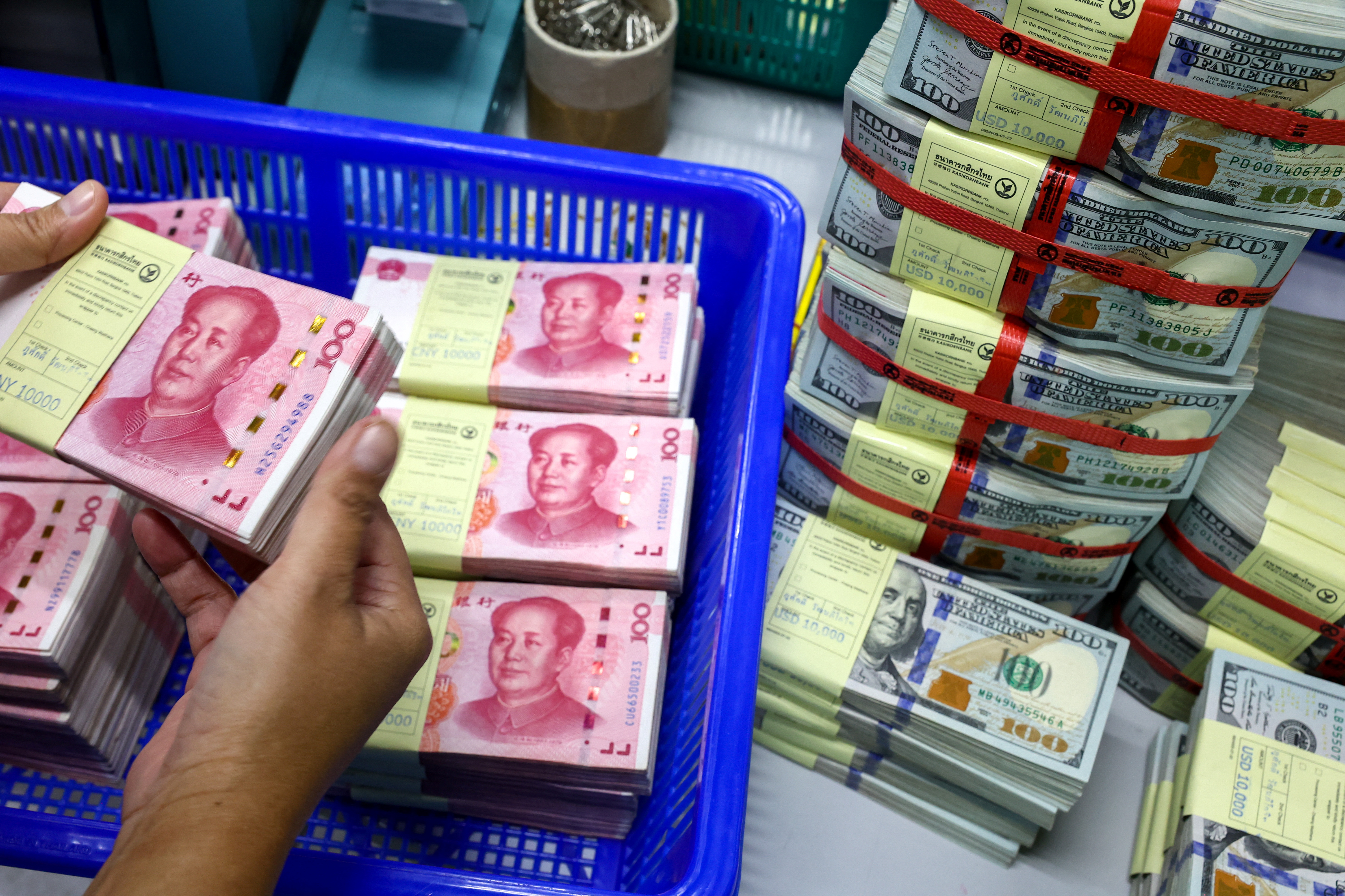 4 yuan to usd