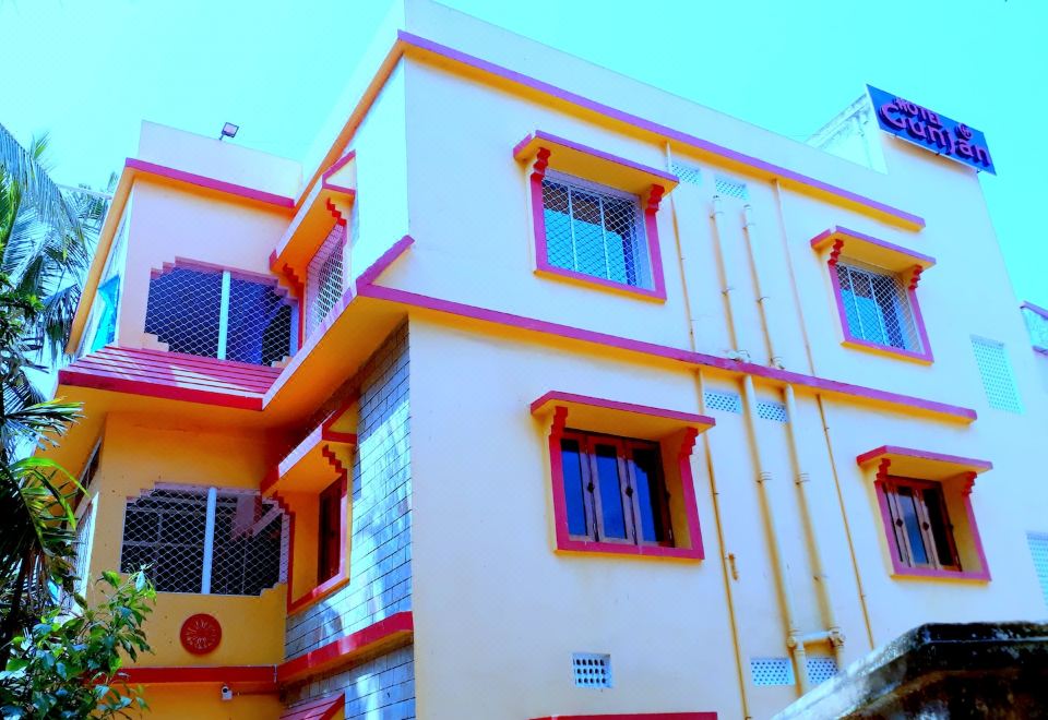 hotel gunjan puri