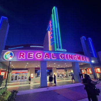 regal the loop & rpx photos