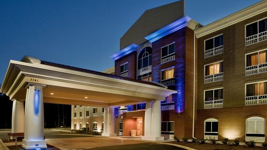 hotels near pnc center raleigh nc