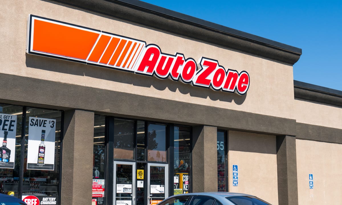 is auto zone open new years day