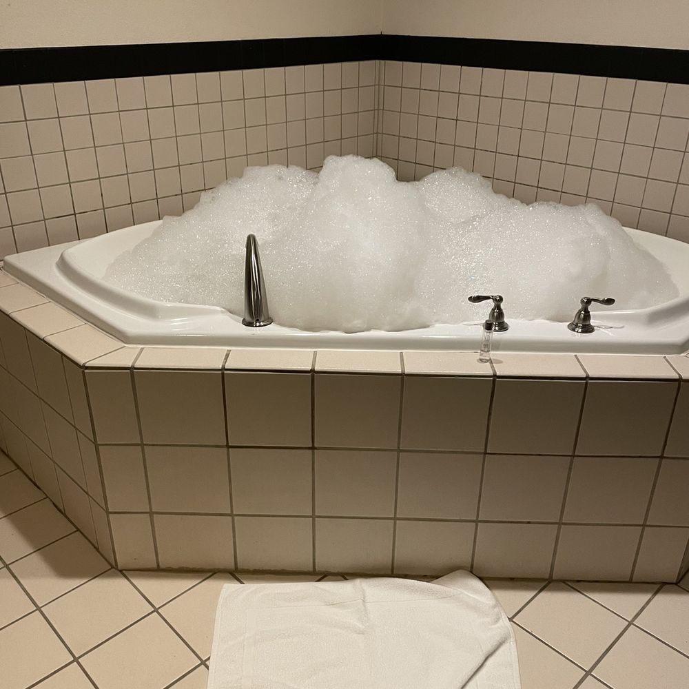 hotels in decatur il with jacuzzi