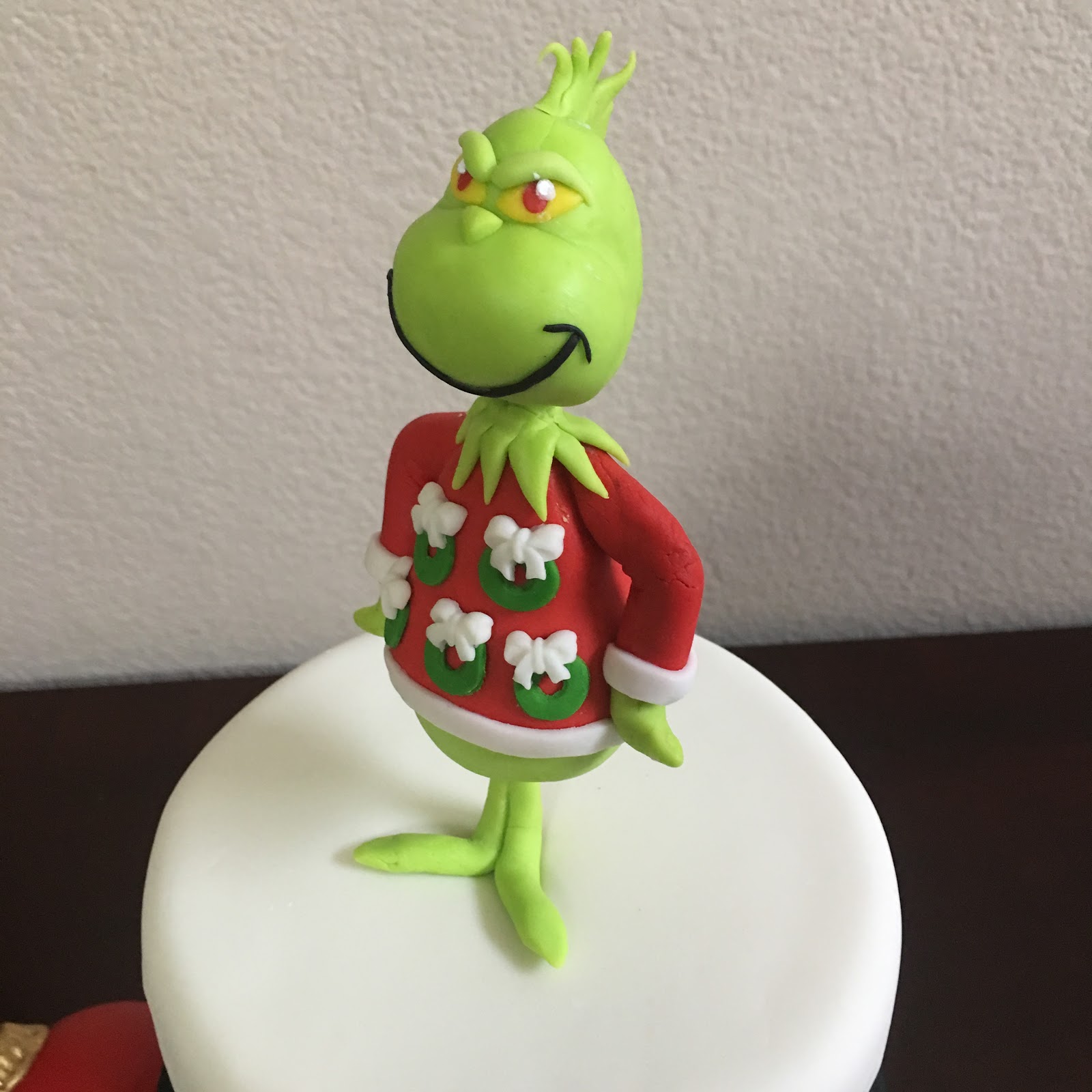 fondant grinch cake topper