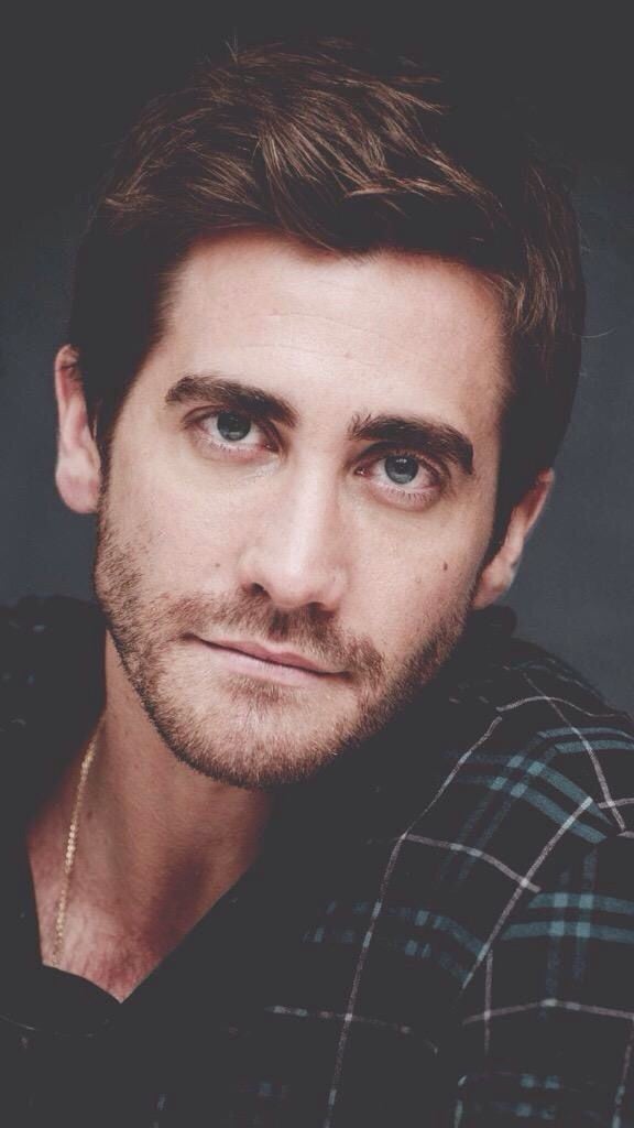 jake gyllenhaal handsome