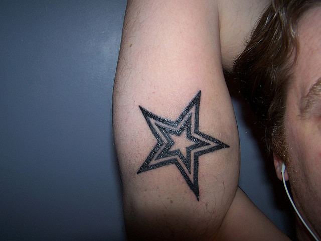 diseños de tatuajes de estrellas para hombres