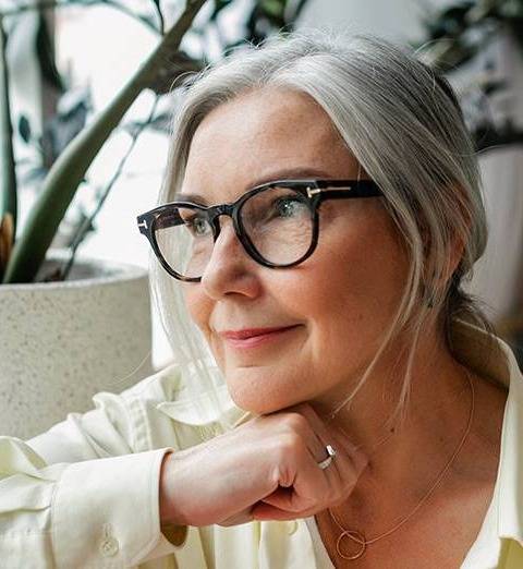 senior eyeglasses for grey hair