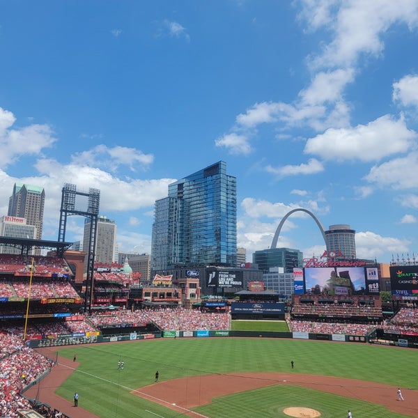 busch stadium redbird club