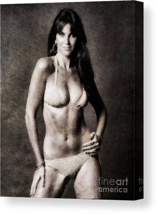 caroline munro nue