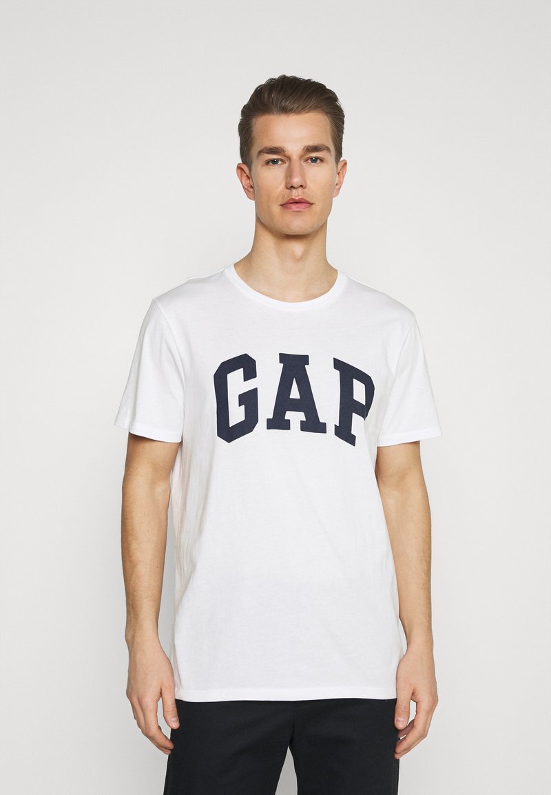 gap white t shirt