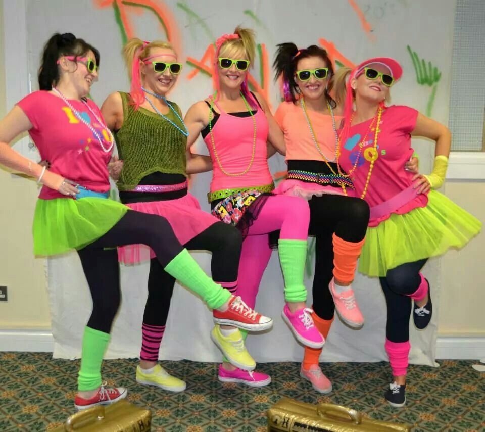 dressing 80s themed party