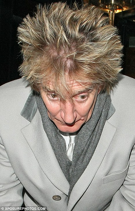 does rod stewart wear a wig