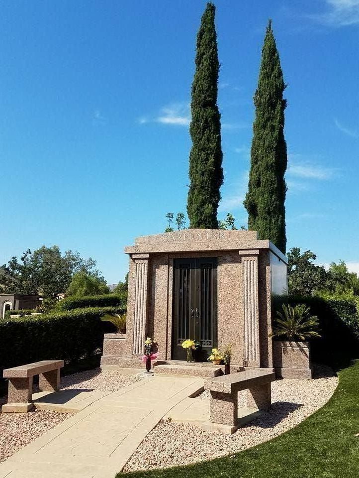 grave of karen carpenter