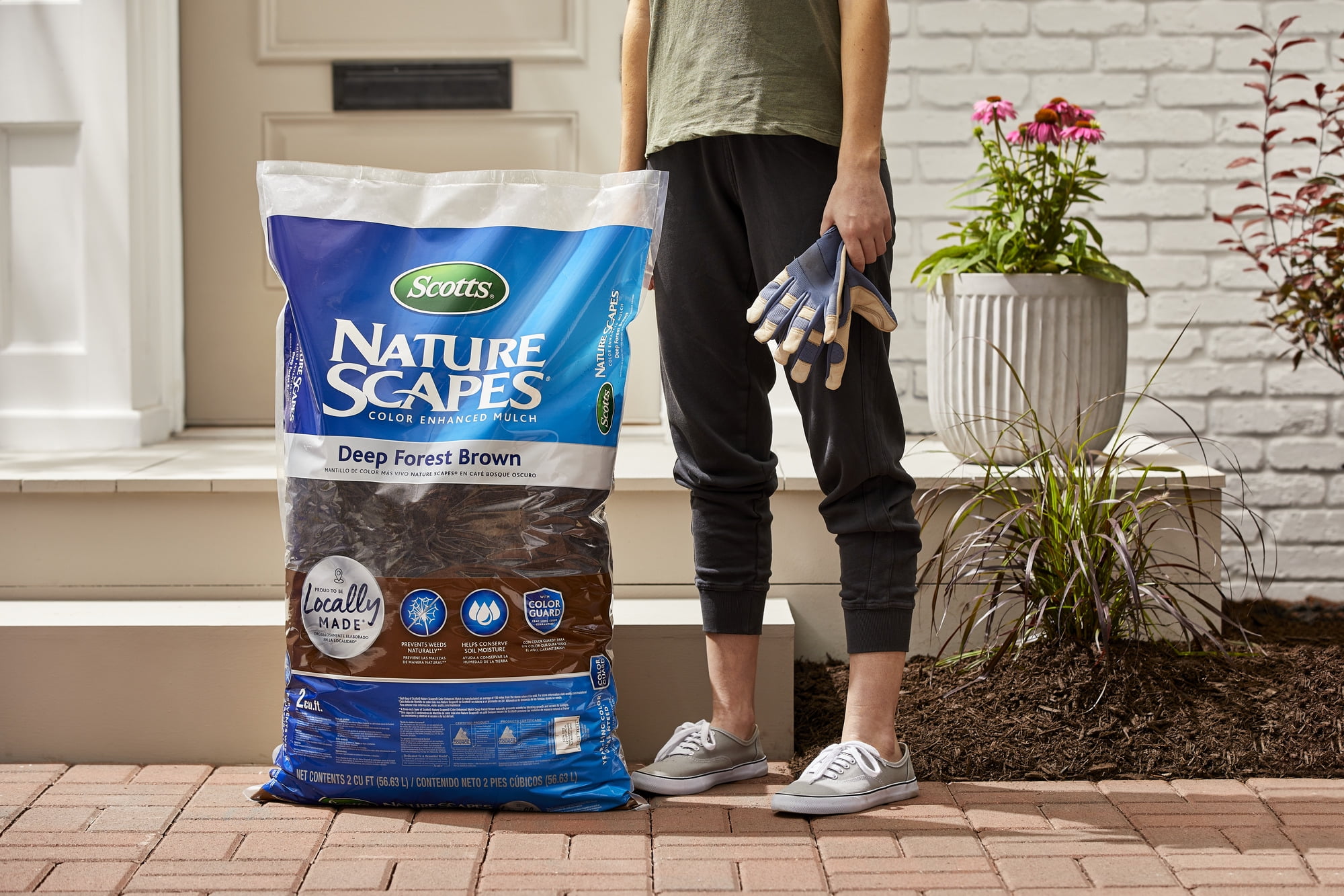 scotts nature scapes color enhanced mulch