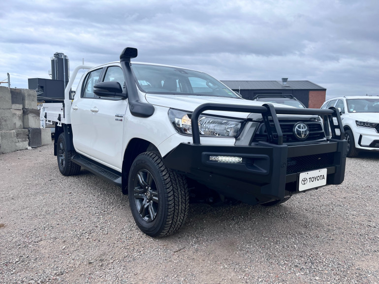 2023 hilux sr