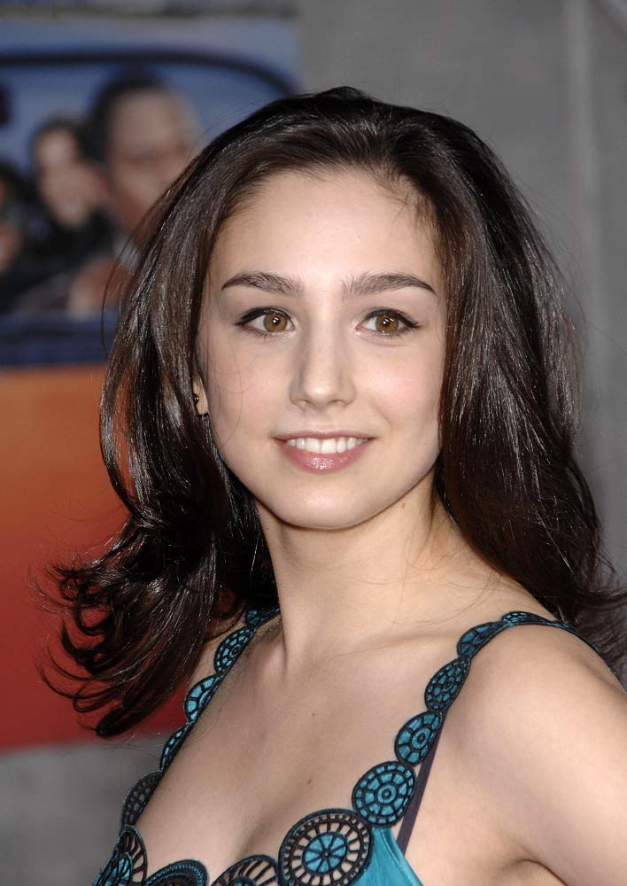 molly ephraim bra size