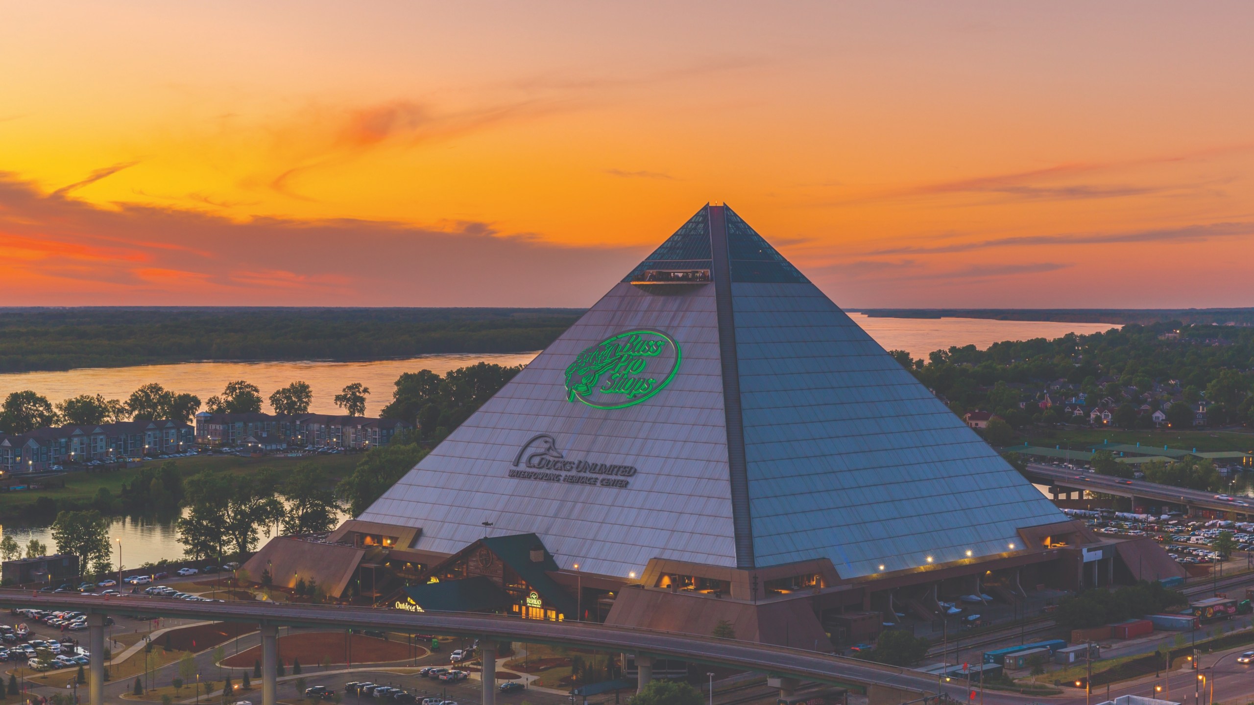 bass pro shop pyramid photos