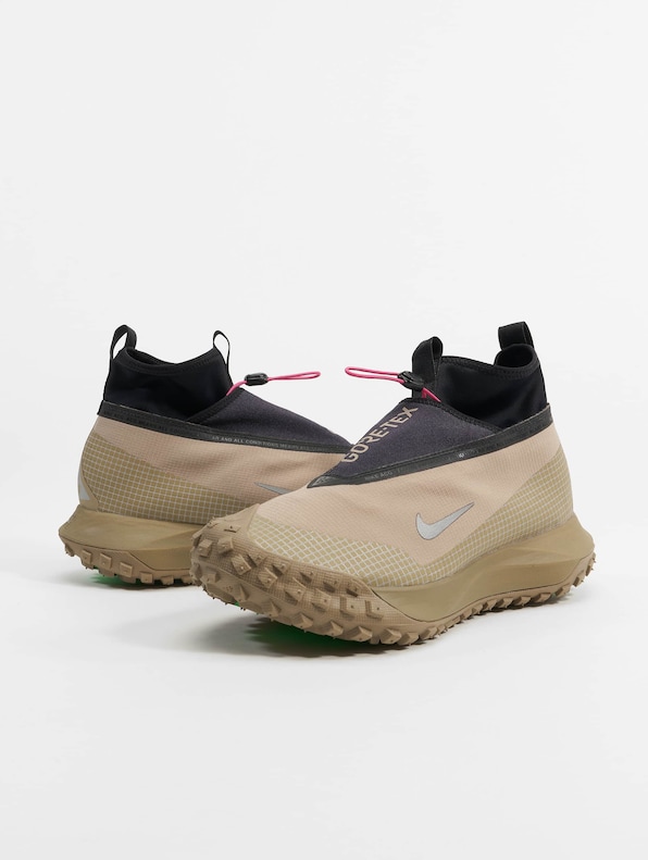 nike acg mountain fly