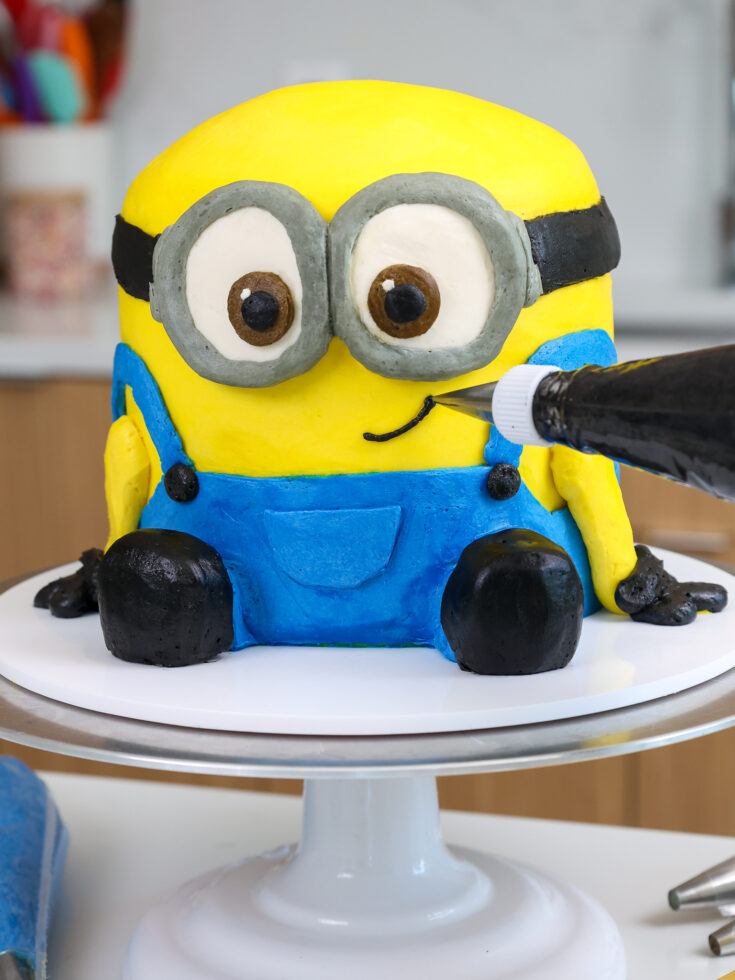 pictures of minion cakes