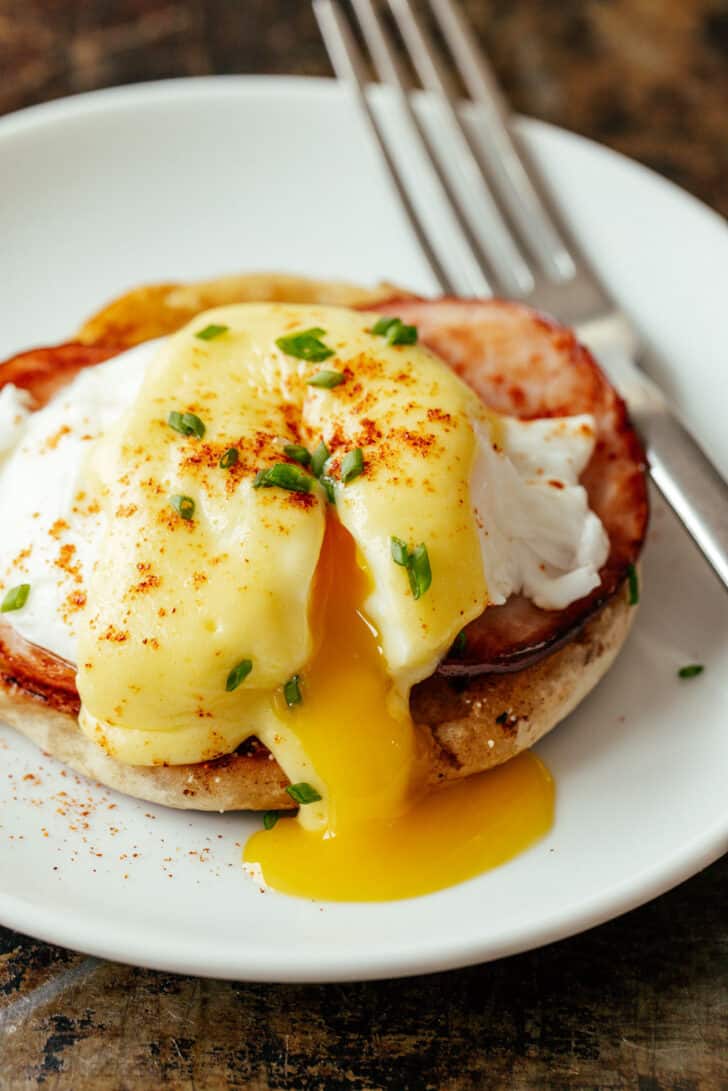 eggs benedict near me open now