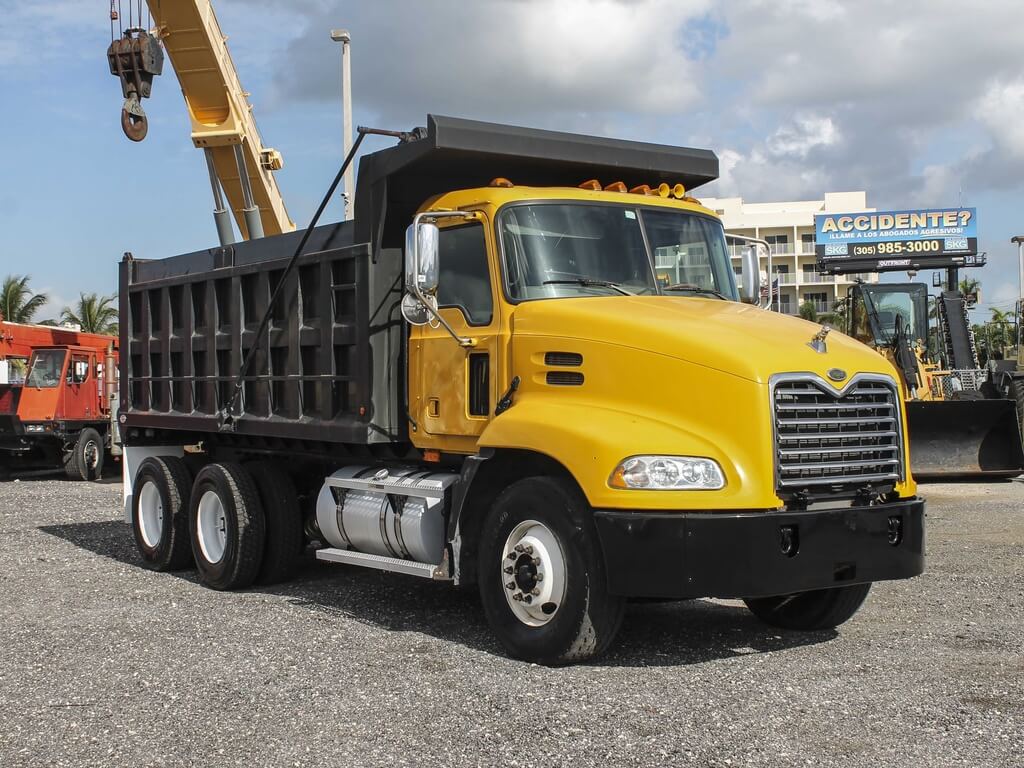 camion de volteo precio