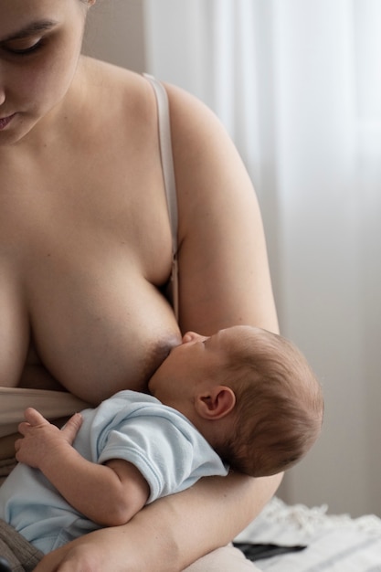 nude breastfeeding pics