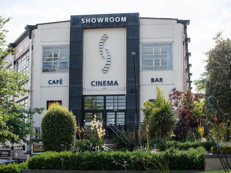 showroom cinema listings