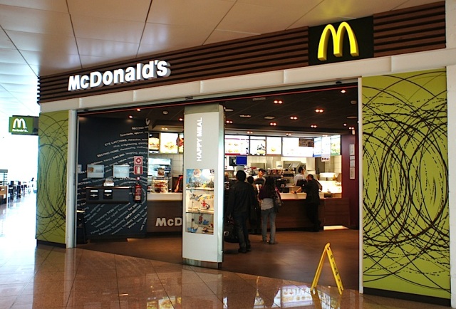 mcdonalds barcelona airport